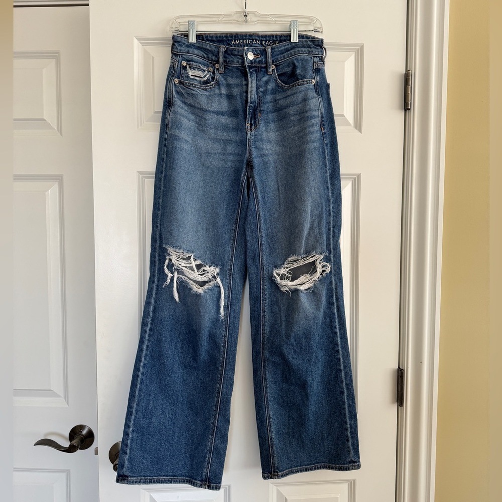 American Eagle Super High rise Baggy wide leg jeans, size 2, medium wash, zipfly